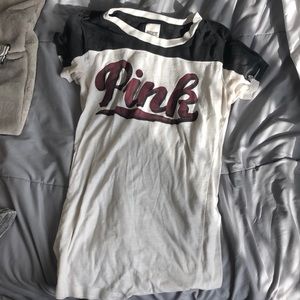 Victoria’s Secret pink t